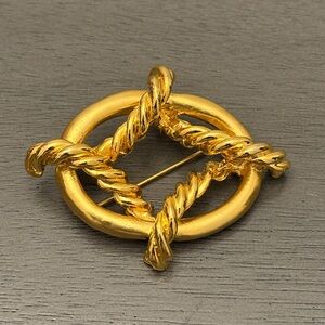 Vintage Rope Twist Oval Brooch Gold Tone Statement Pin Grandmacore Classic Chic